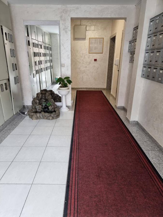 One Bedroom Centre Apartment Подгорица Екстериор снимка